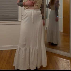 White maxi skirt with elastic and tie